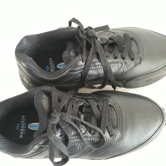 black brooks womens shoes